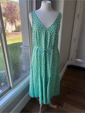 NWOT LOFT Dotted linen/rayon Godet Double V dress Medium